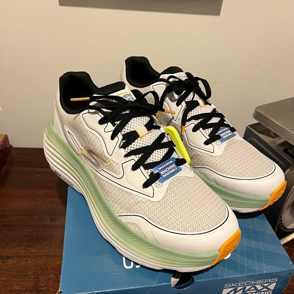 Used White Sketchers Max Cushion Endeavour tennis shoes walking mens 10.5 10 1/2